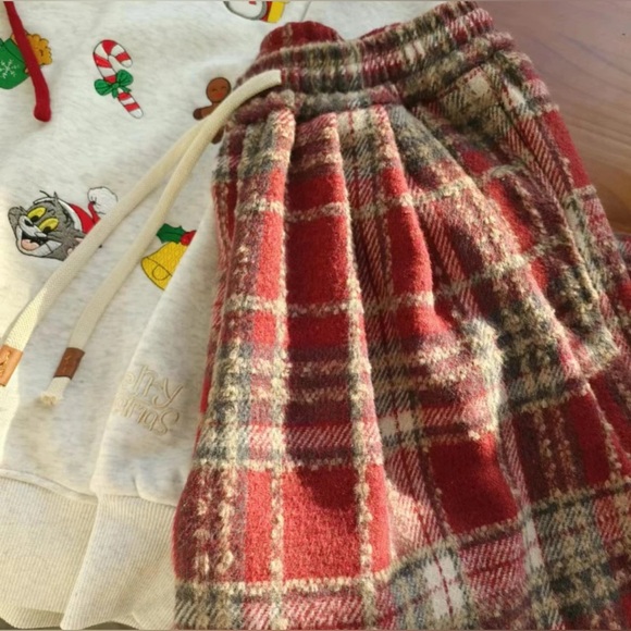 Plaid Christmas-Inspired Wide-Leg Pants - Picture 2 of 2
